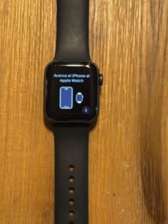 Apple Other - Apple Watch SE (1st Gen) - 40mm (with Charger)
